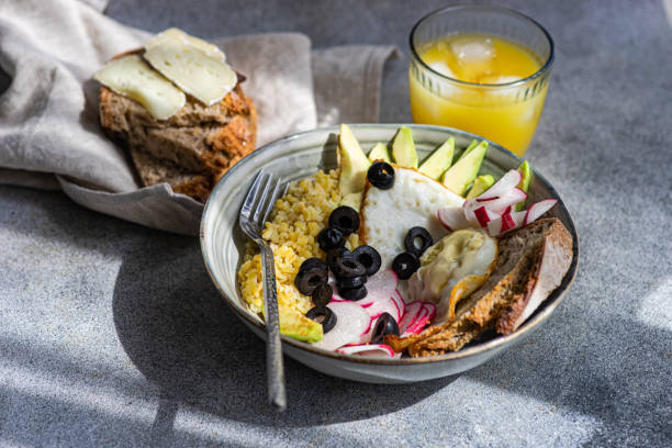 Overnight oats with berries and nuts (for breakfast!)